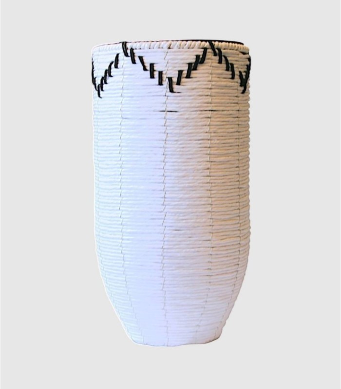 Kleine zwart-witte plantenbak met touw