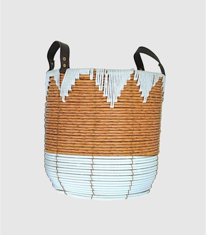 Kleine beige en witte draagtas met leren handvat.