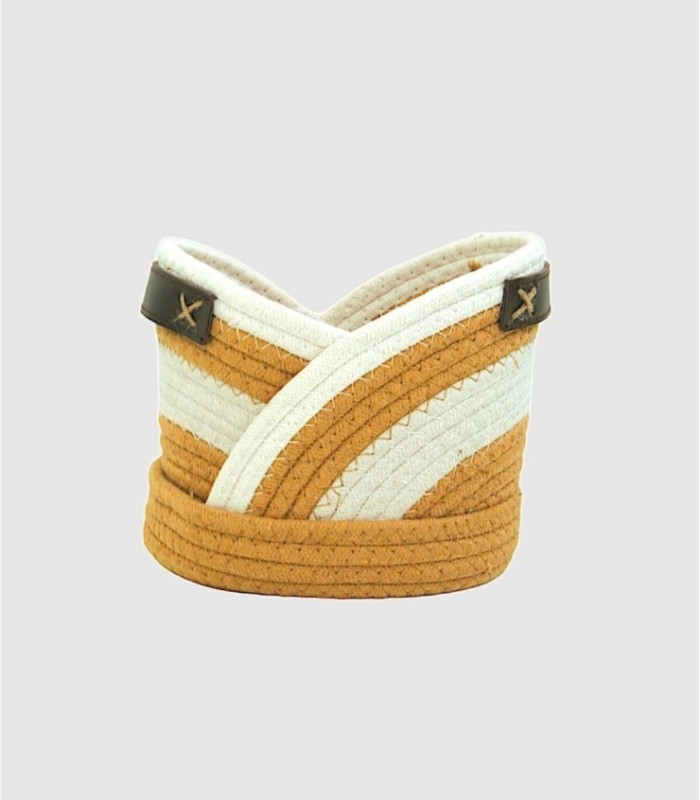 Klein beige en wit touwmandje met leren handvat