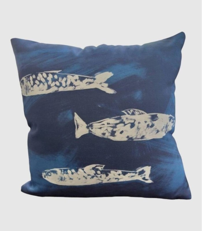 Decoratief kussen met vismotief, 45x45 cm.