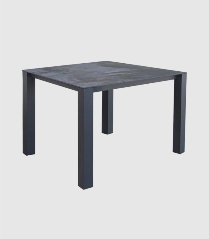 Tien zwarte vierkante eettafel