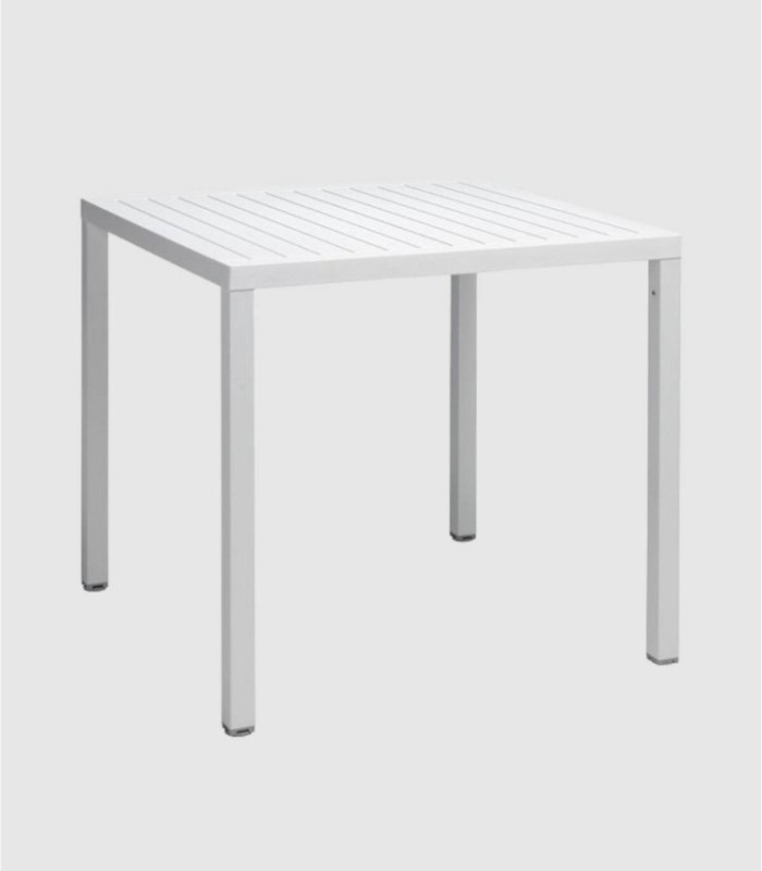 Grote vierkante kubusvormige witte tafel