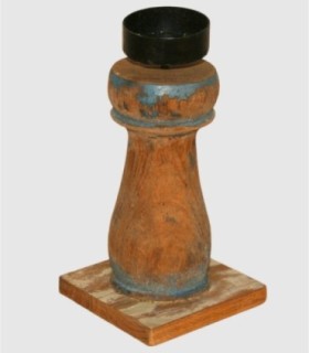 Kleine houten kandelaar met blauwe details