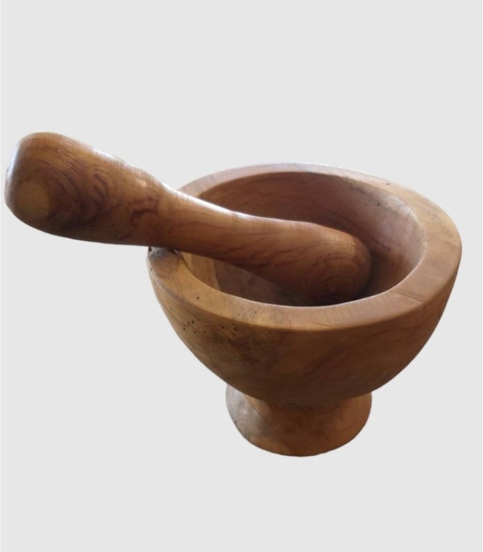 Wooden mortar bowl with roller