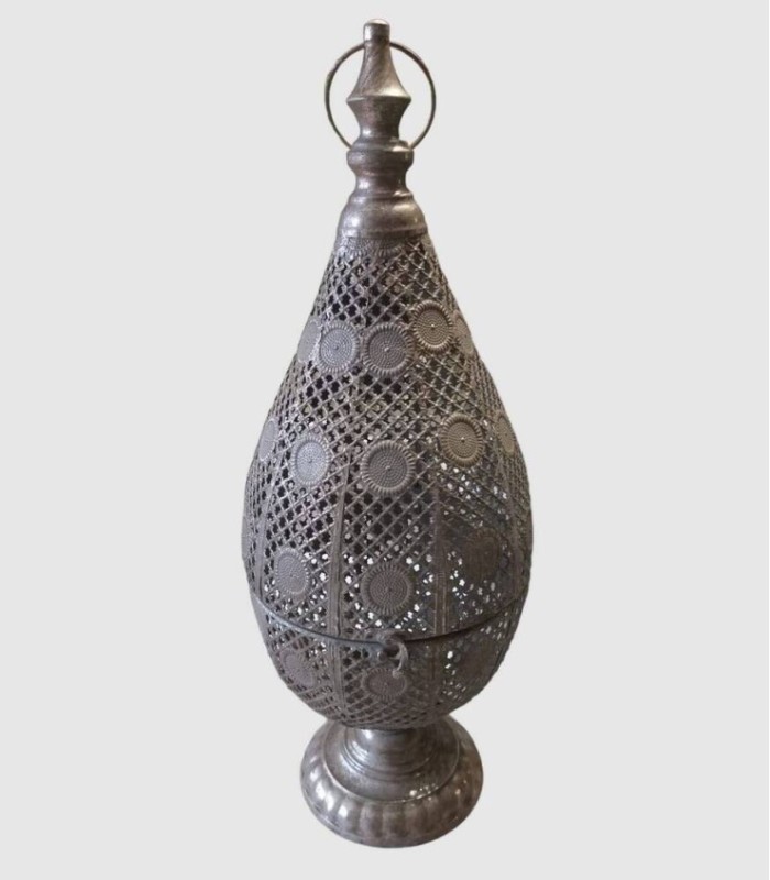 ronde metalen lantaarn