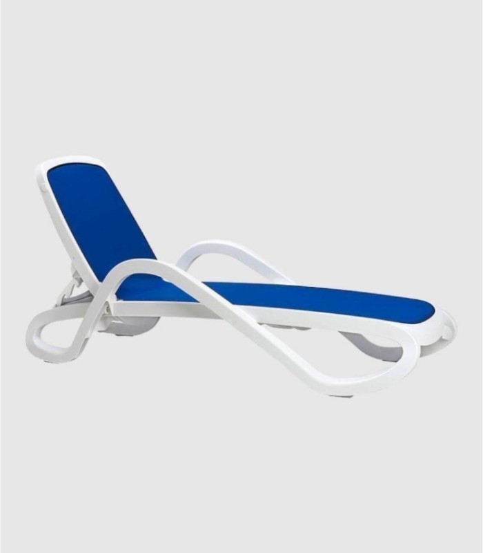 Alfa lounger in blue.