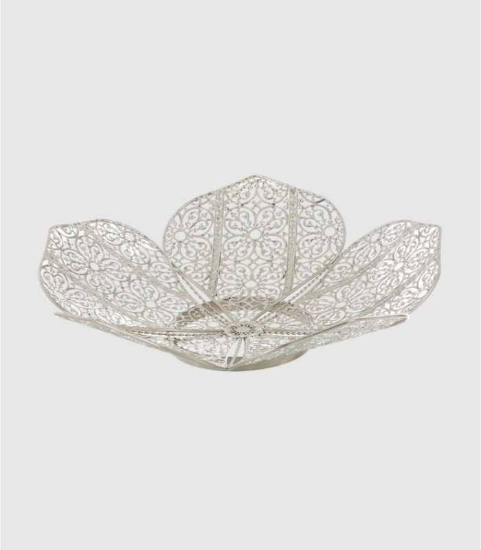 Medium metal plate with flower decoration