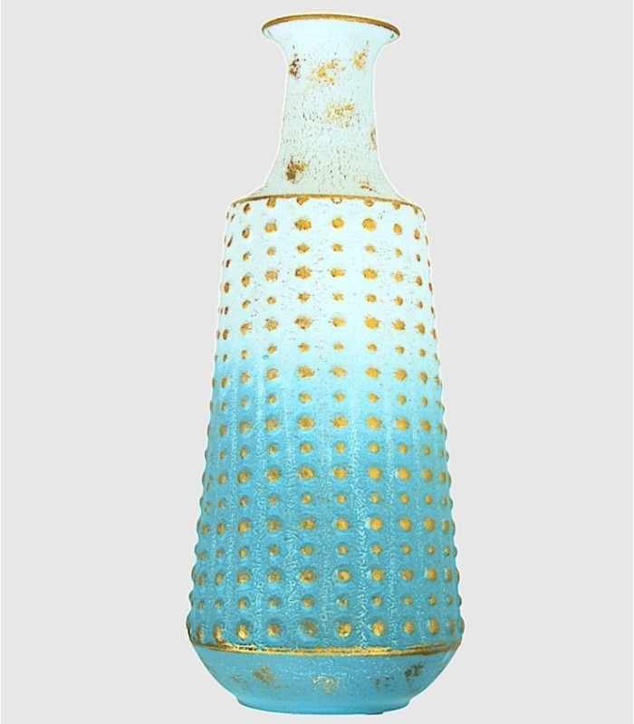 Witte en blauwe metalen vaas