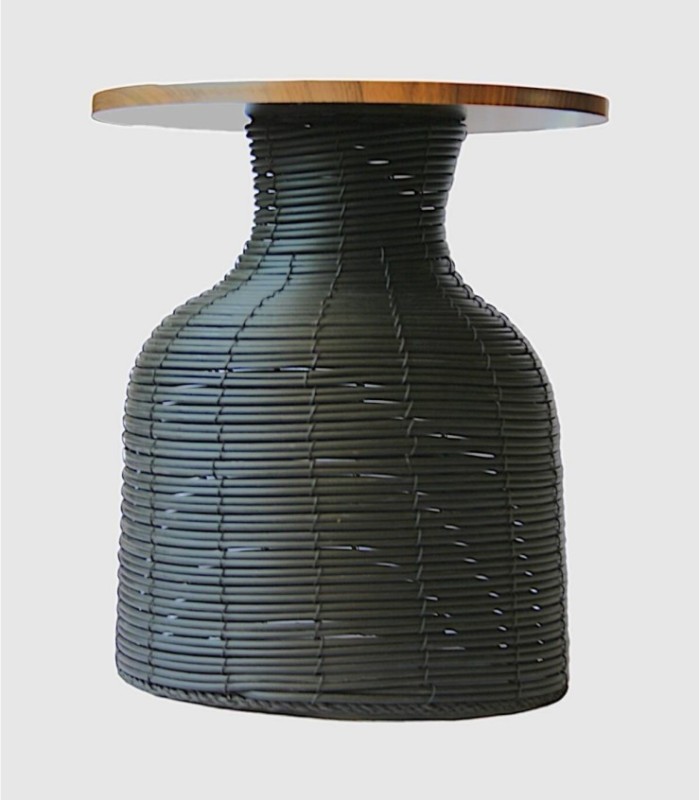 Kleine zwarte rotan houten tafel