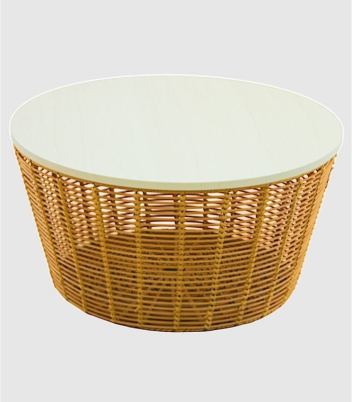 Grote houten tafel van synthetisch rotan