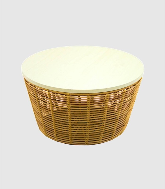 Kleine houten tafel van synthetisch rotan