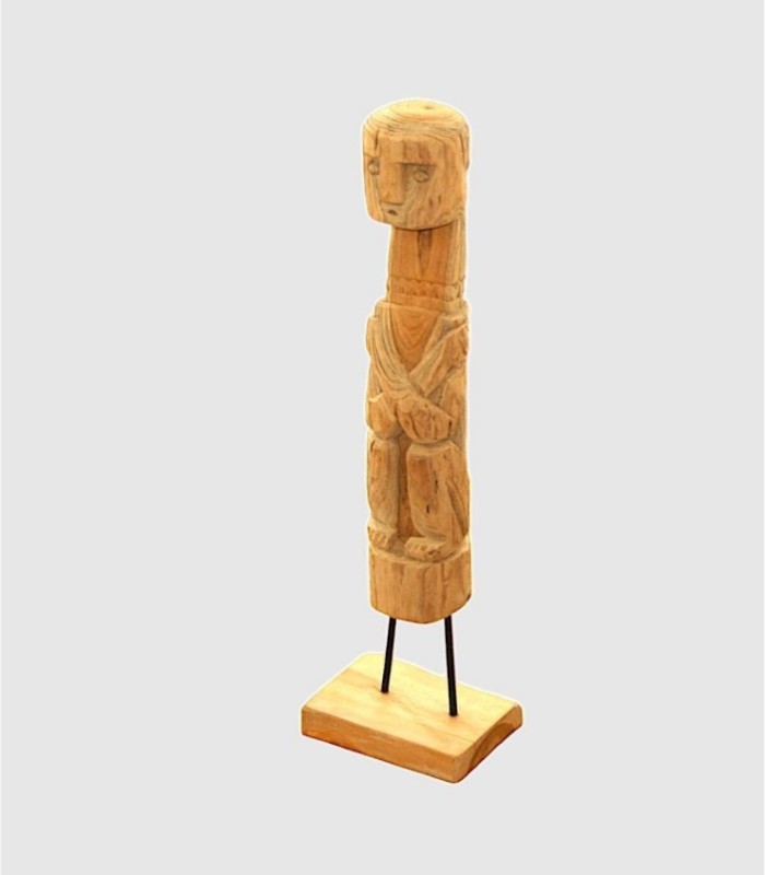 Klein handgemaakt decoratief houten Batak-beeldje