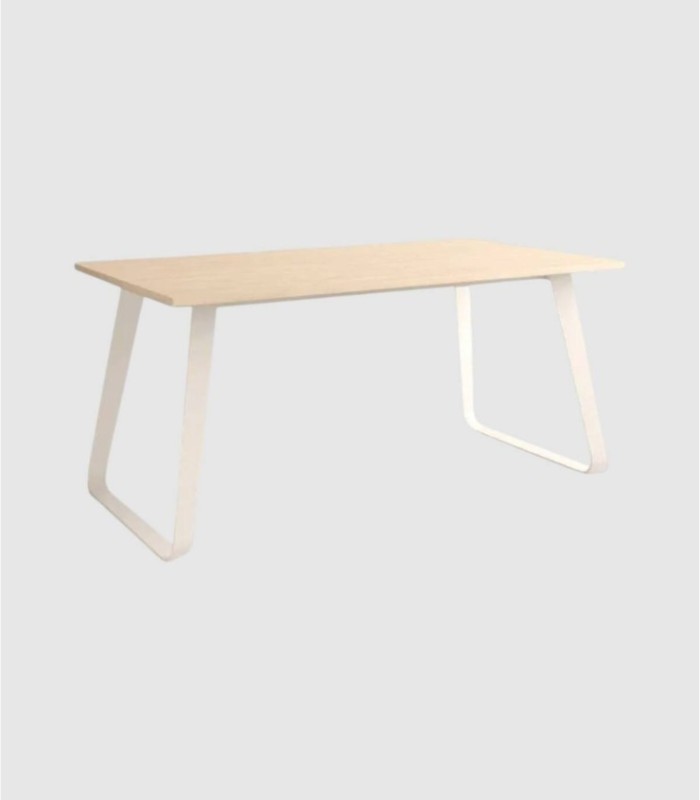 Como kleine ivoorkleurige alpine tafel