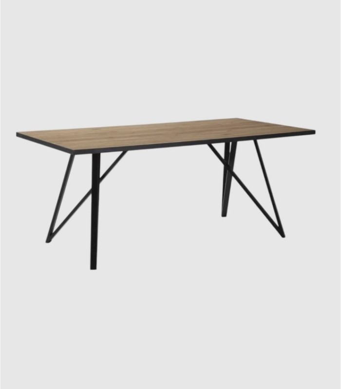 Varma rechthoekige houten tafel