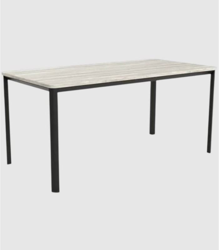 Een grote zwarte rechthoekige tafel