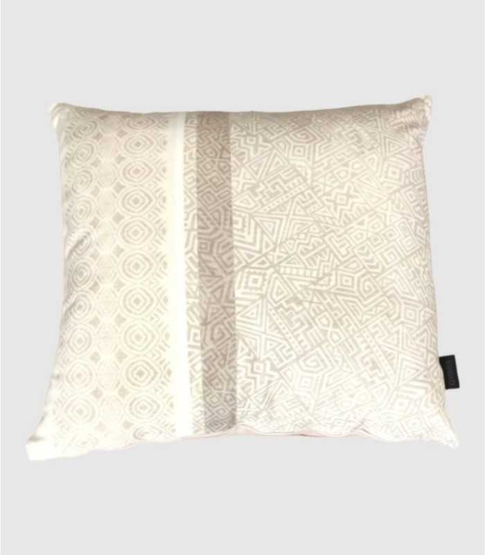 Labyrinth cushion 45x45cm.