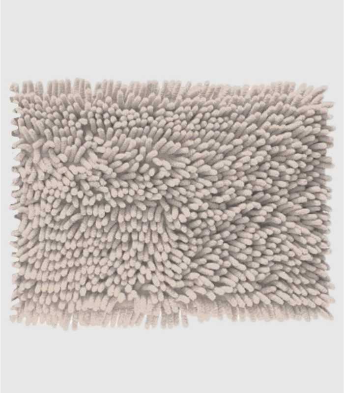 Shaggy beige bath mat
