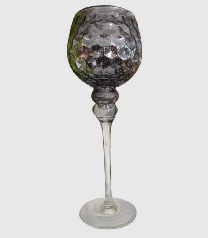 Zwart glazen kandelaar.