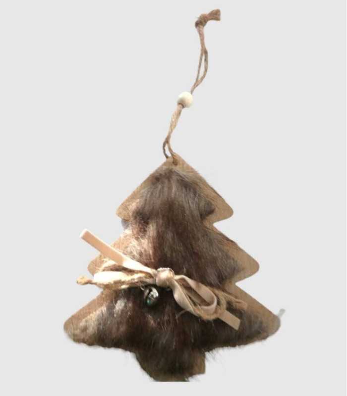 Kerststerdecoratie om op te hangen, hout met haar, belletje en lint, 12x12 cm.